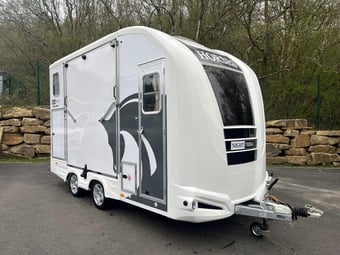 Equi-Trek Night-Treka Elite   Horse Trailer
