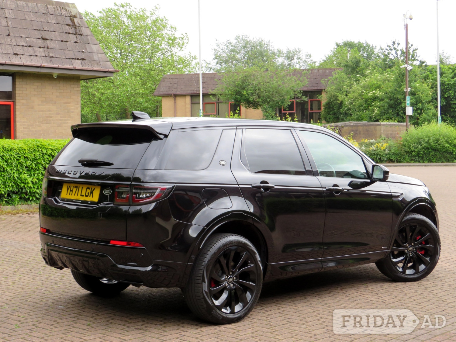 [ berth ]Land Rover Discovery Sport