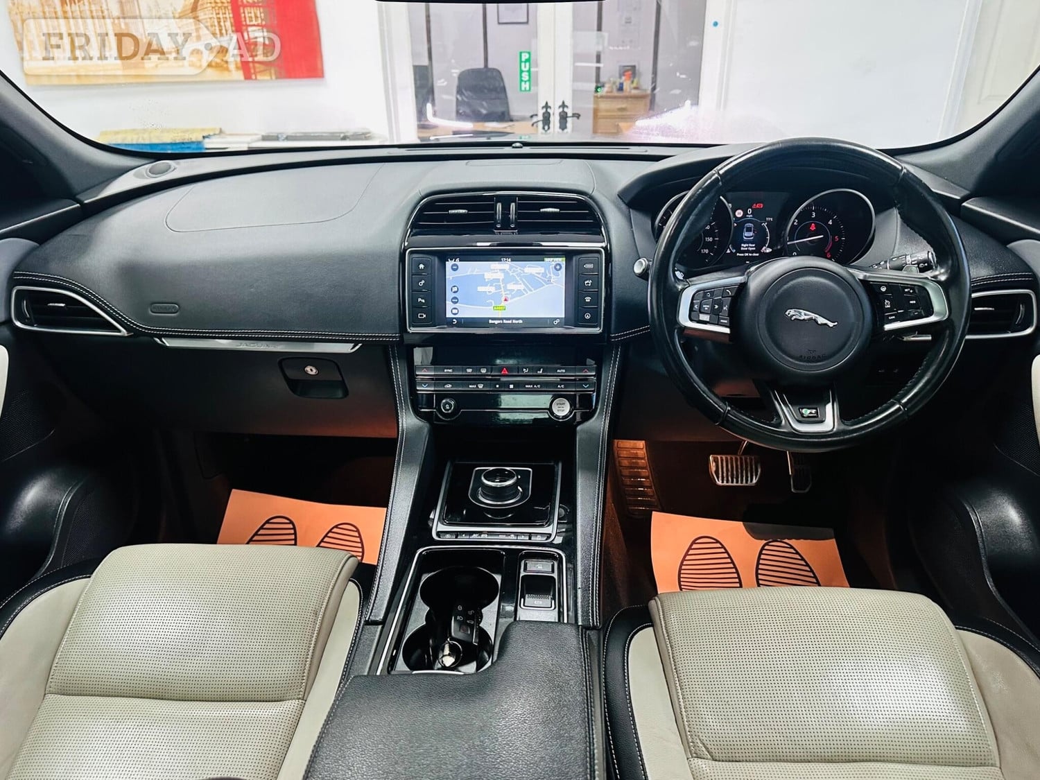 [ berth ]Jaguar F-Pace