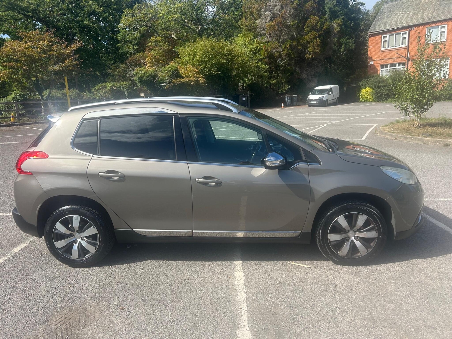 [ berth ]Peugeot 2008