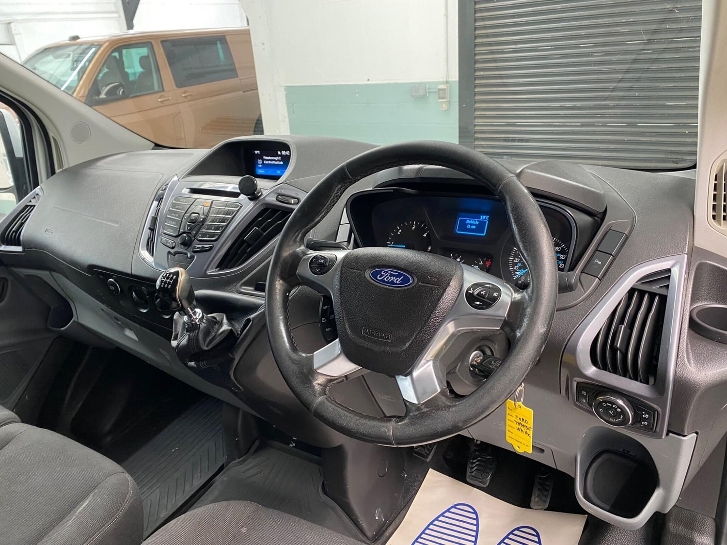 [ berth ]Ford Transit Custom