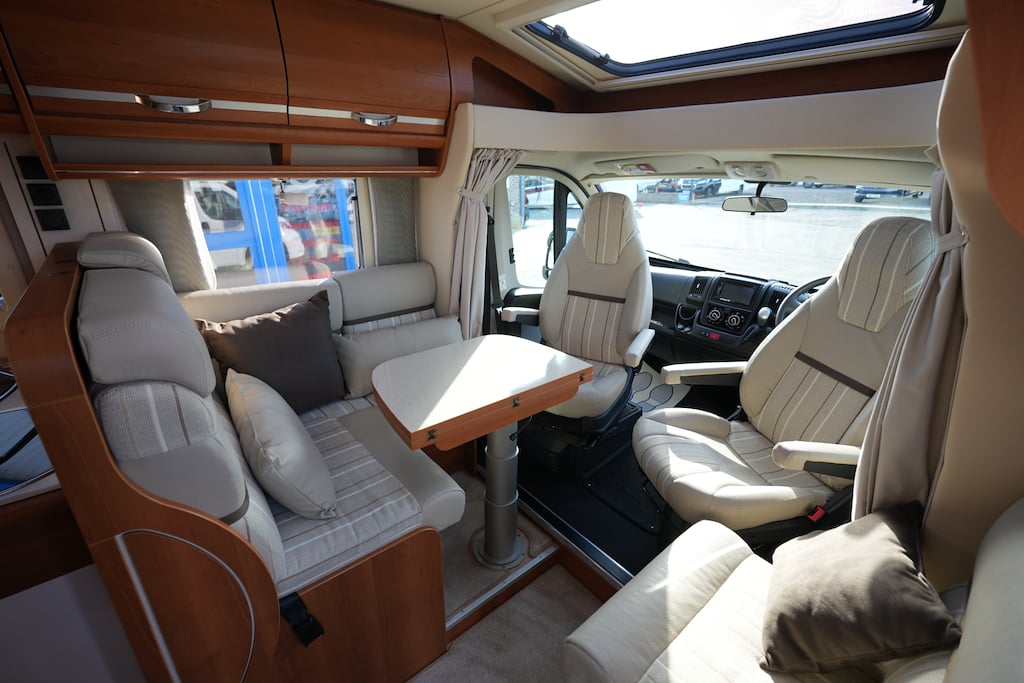 Rapido 666F FIAT AUTO 3 BERTH 4 TRAVEL SEAT MOTORHOME 2016 for sale - Motorhomes & Caravans in Haywards Heath