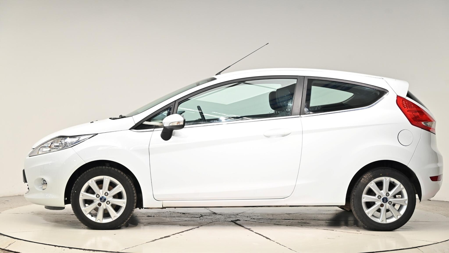 [ berth ]Ford Fiesta