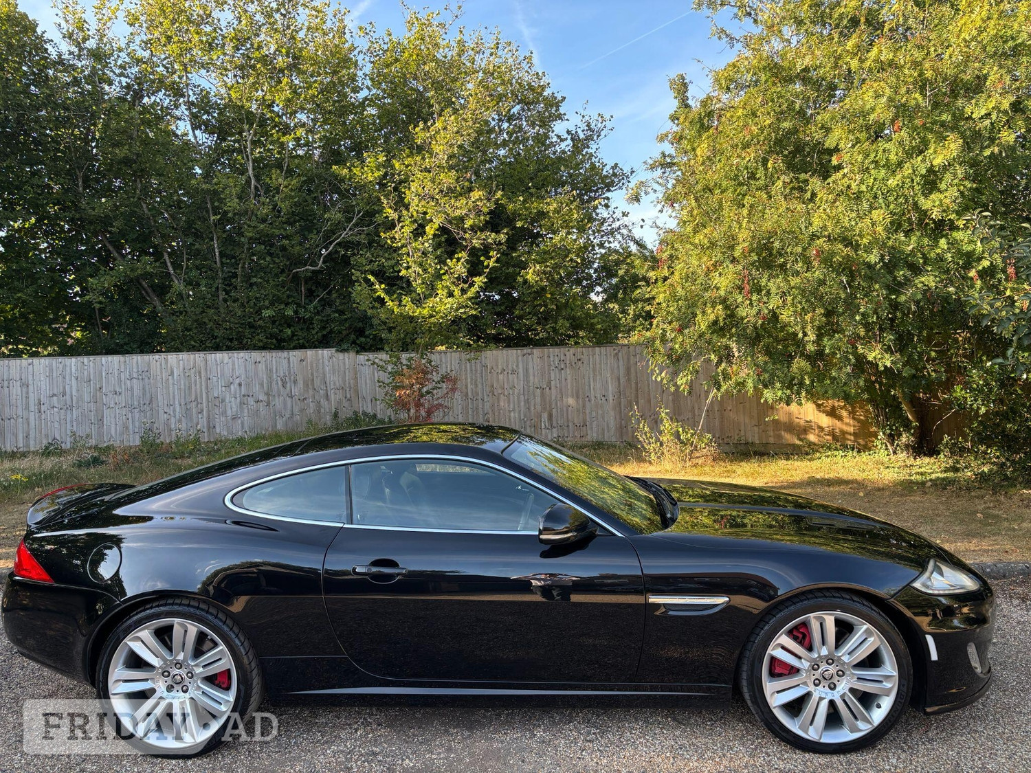Jaguar XKR 2012 in High Wycombe