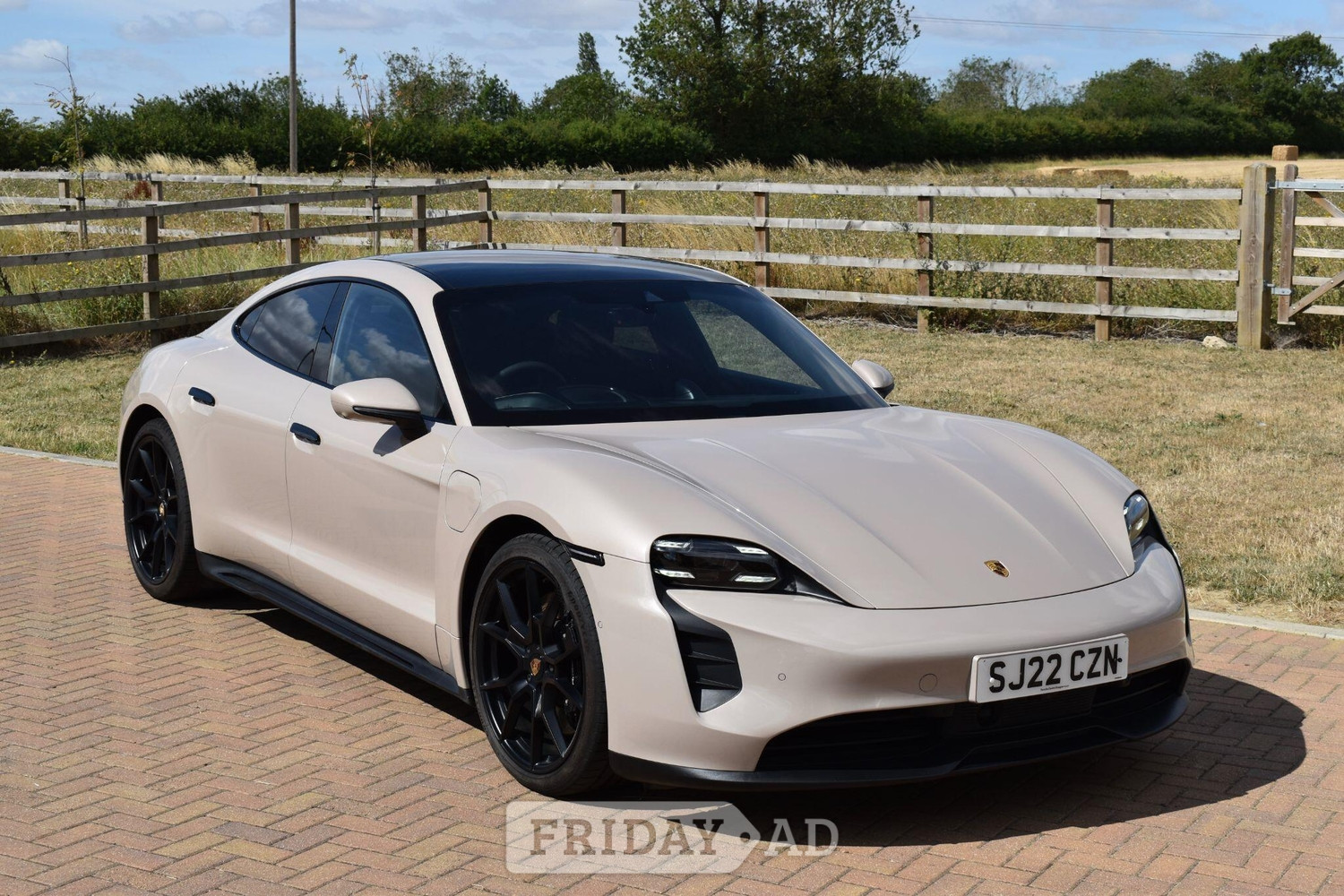 Porsche Taycan 2022 in Ely