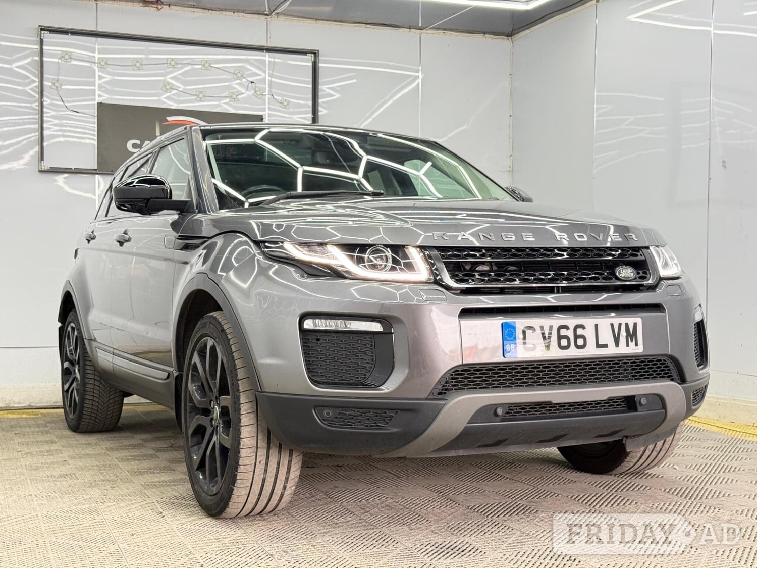 [ berth ]Land Rover Range Rover Evoque