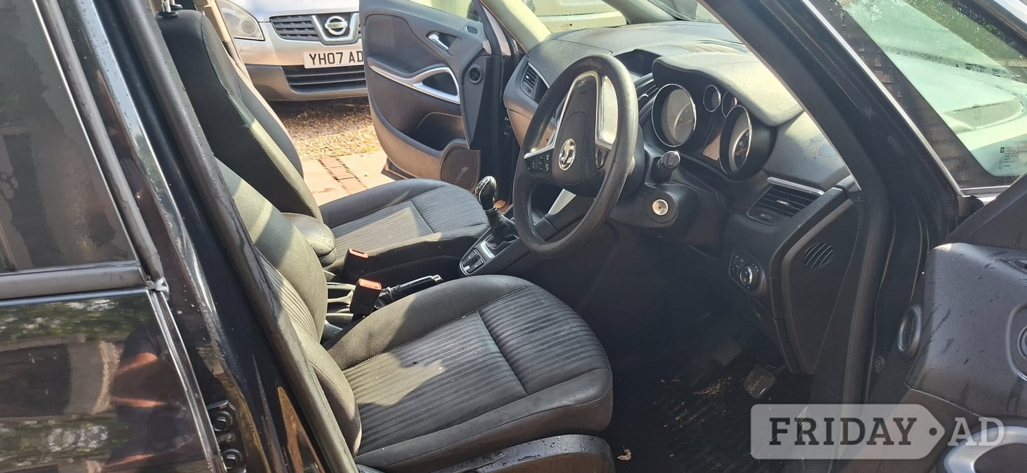 [ berth ]Vauxhall Zafira Tourer