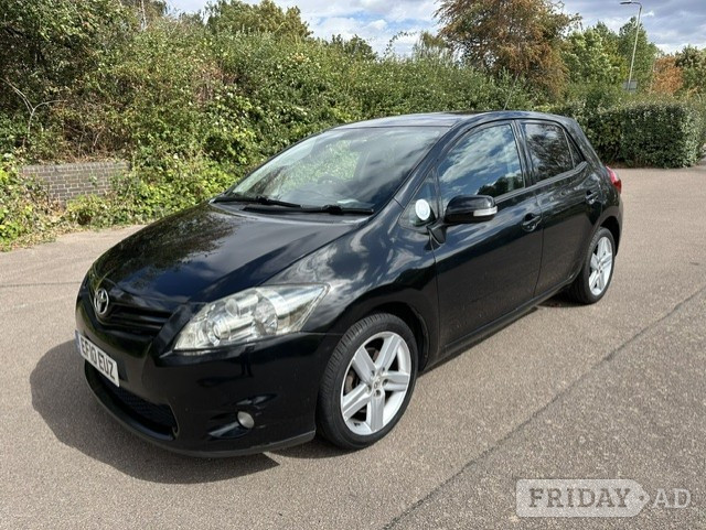 Toyota Auris 2010 - Cars in Broxbourne