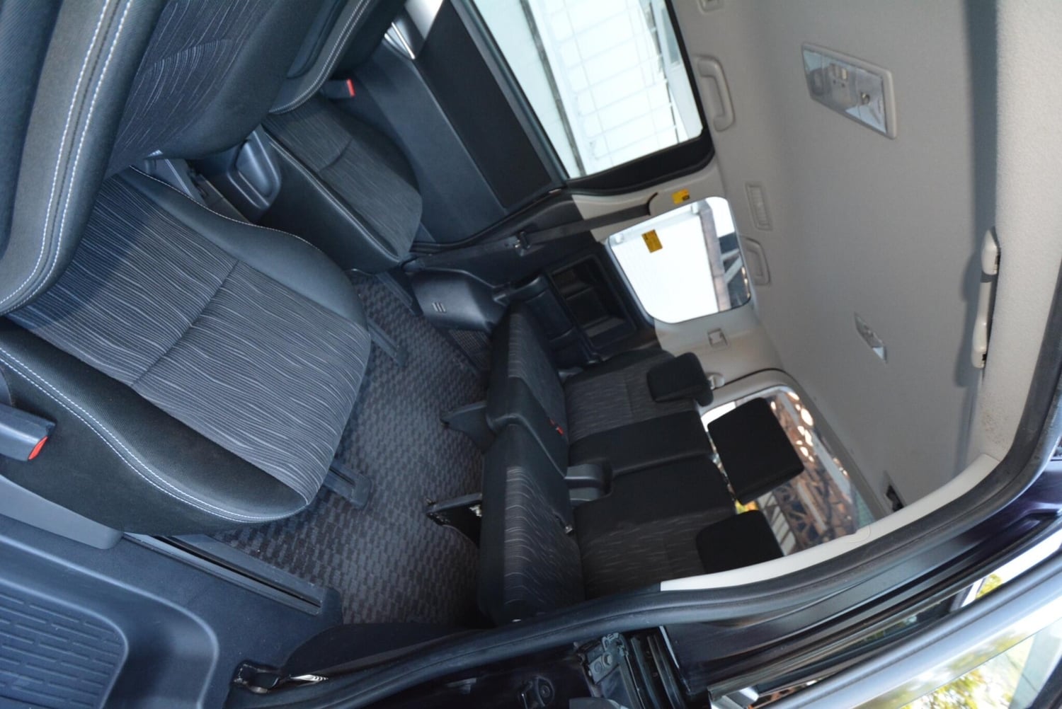 Toyota Voxy 2012 - Cars