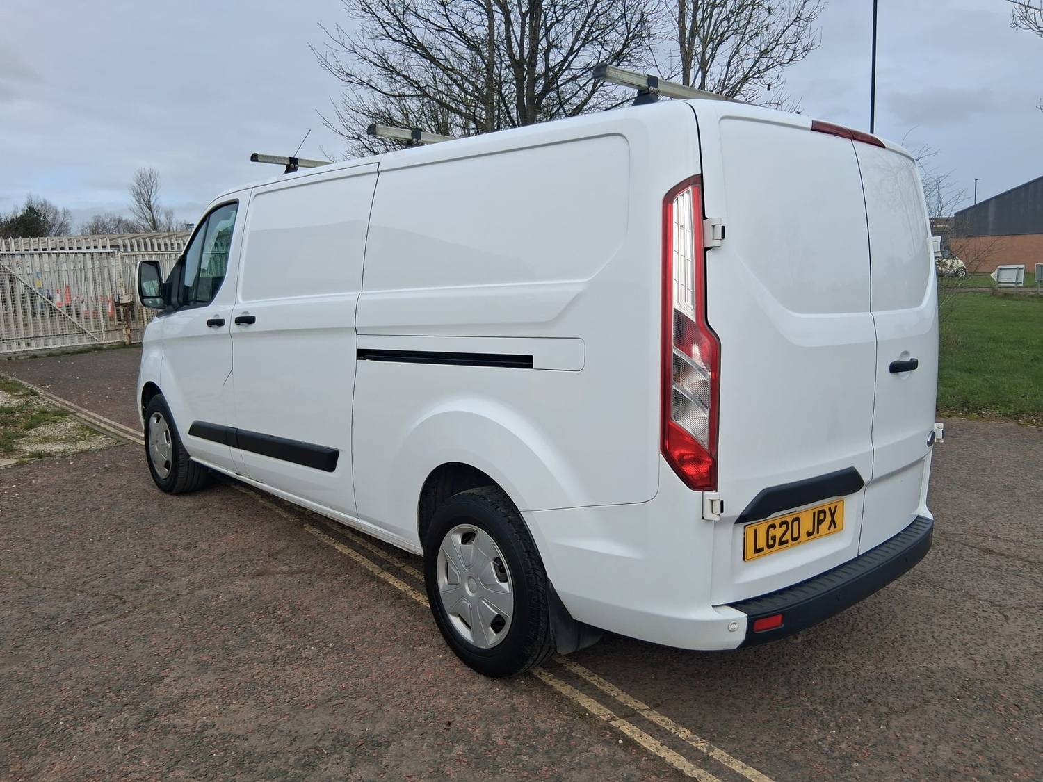 [ berth ]Ford Transit Custom