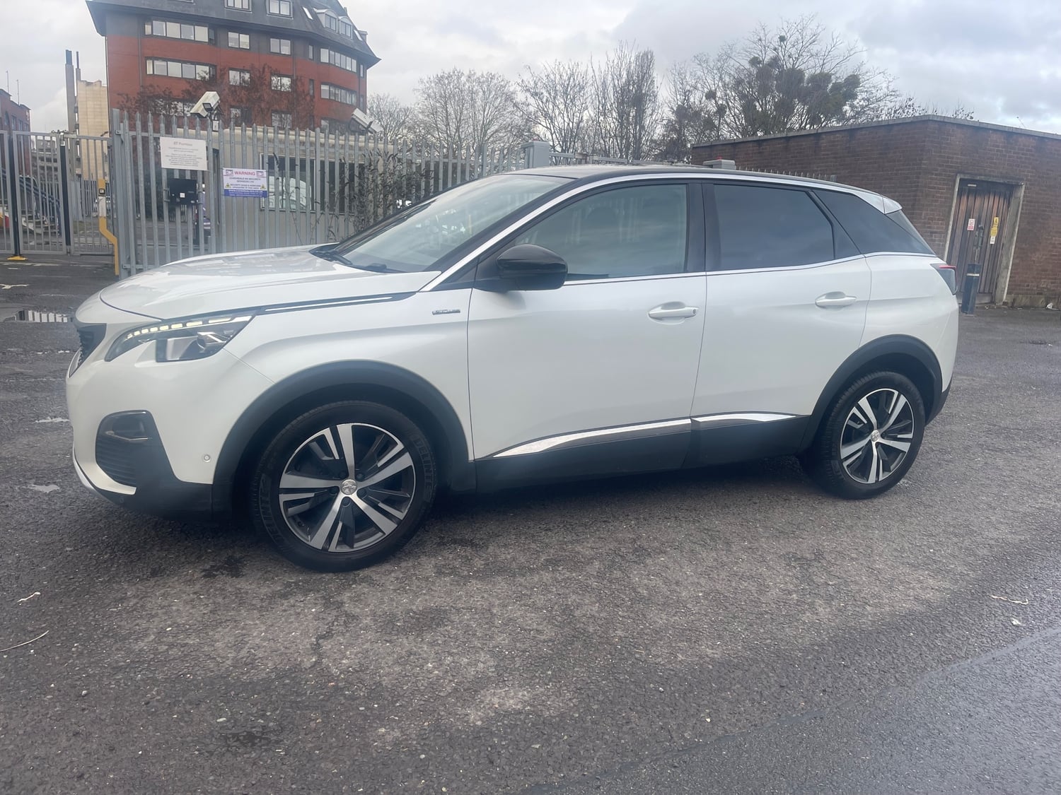 [ berth ]Peugeot 3008