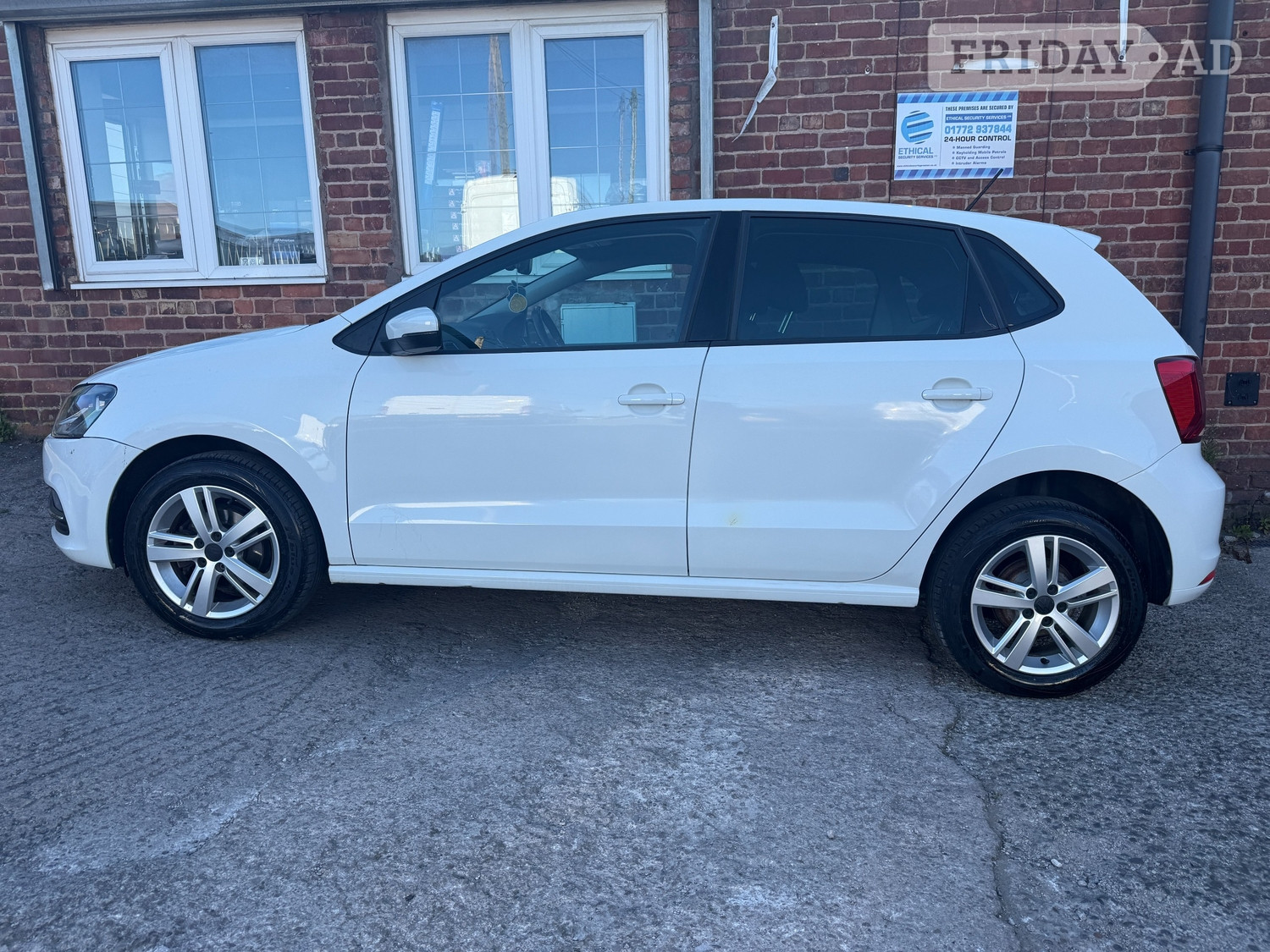 Volkswagen Polo 2016 - Cars in Preston