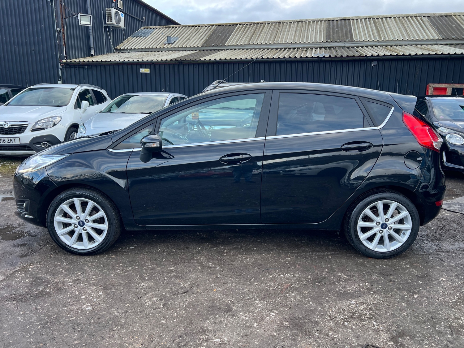 [ berth ]Ford Fiesta