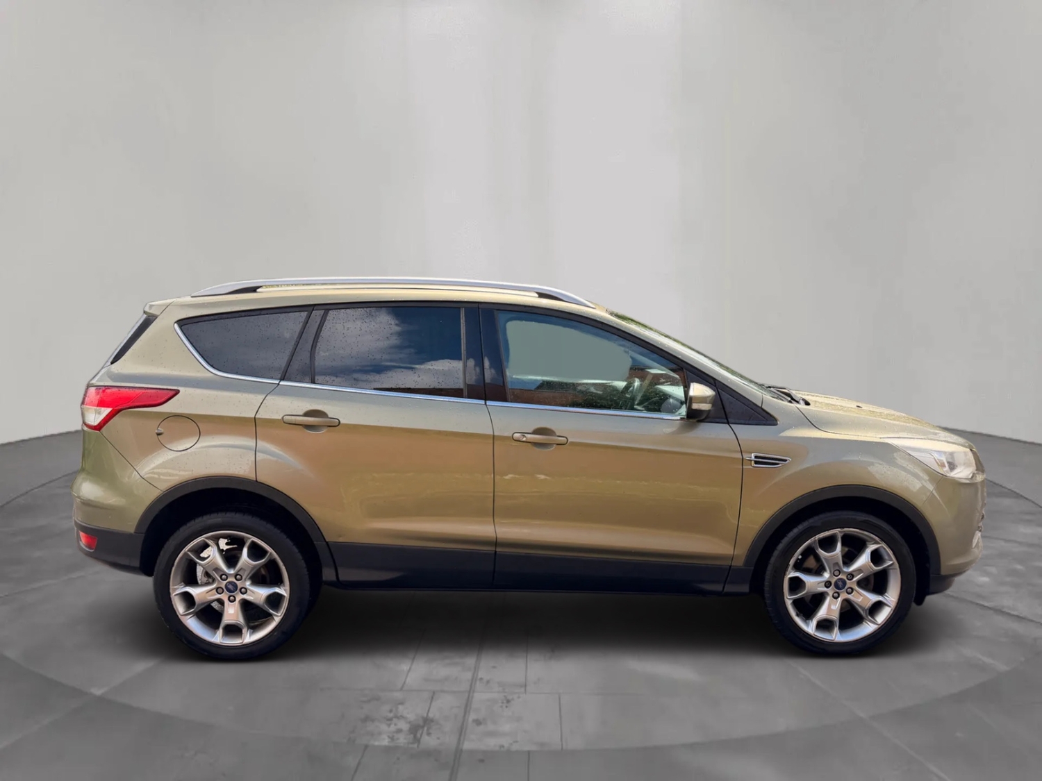 [ berth ]Ford Kuga