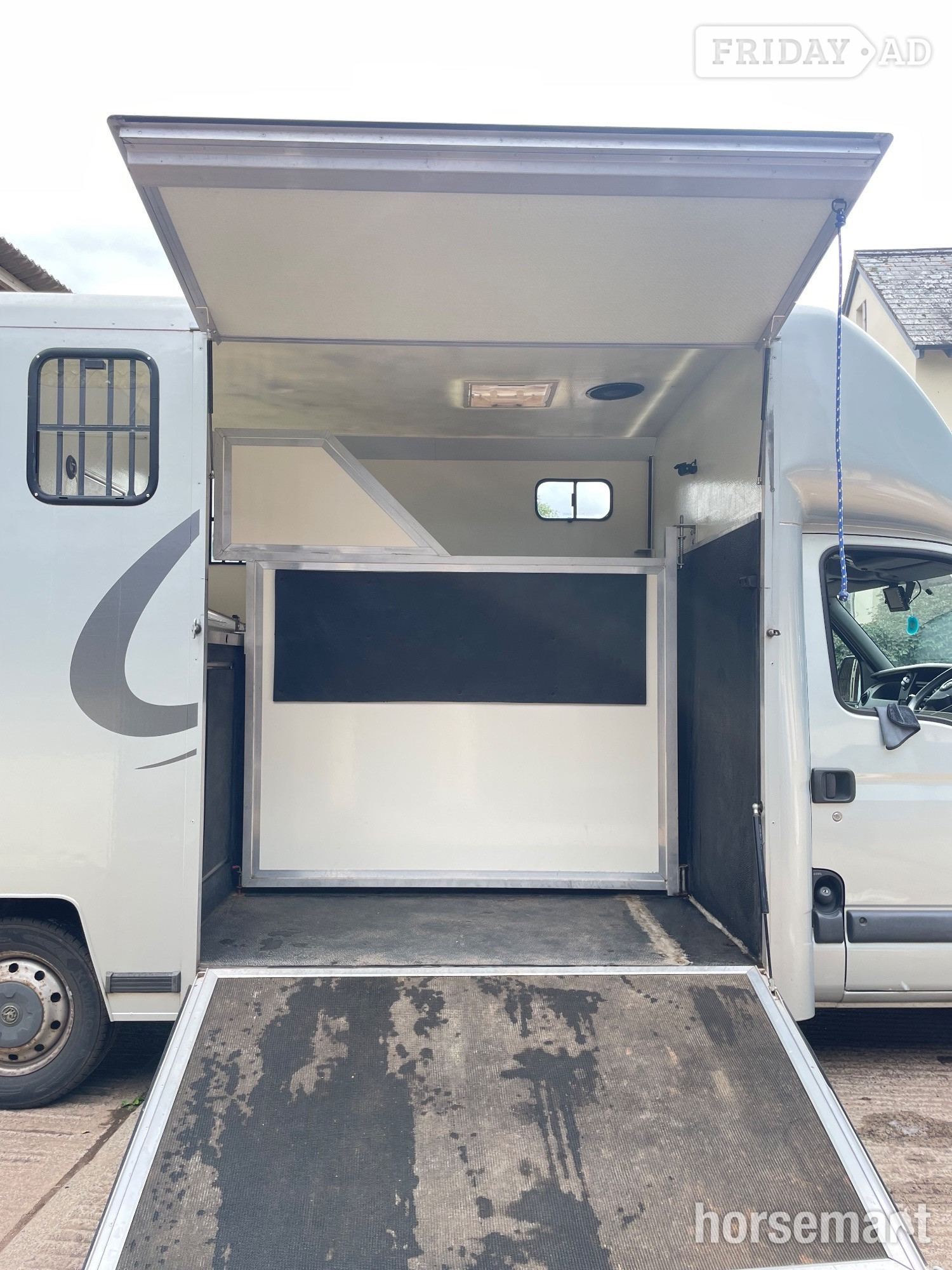 Trevett &amp; Smith  Vauxhall Horsebox - Trailers & Horseboxes