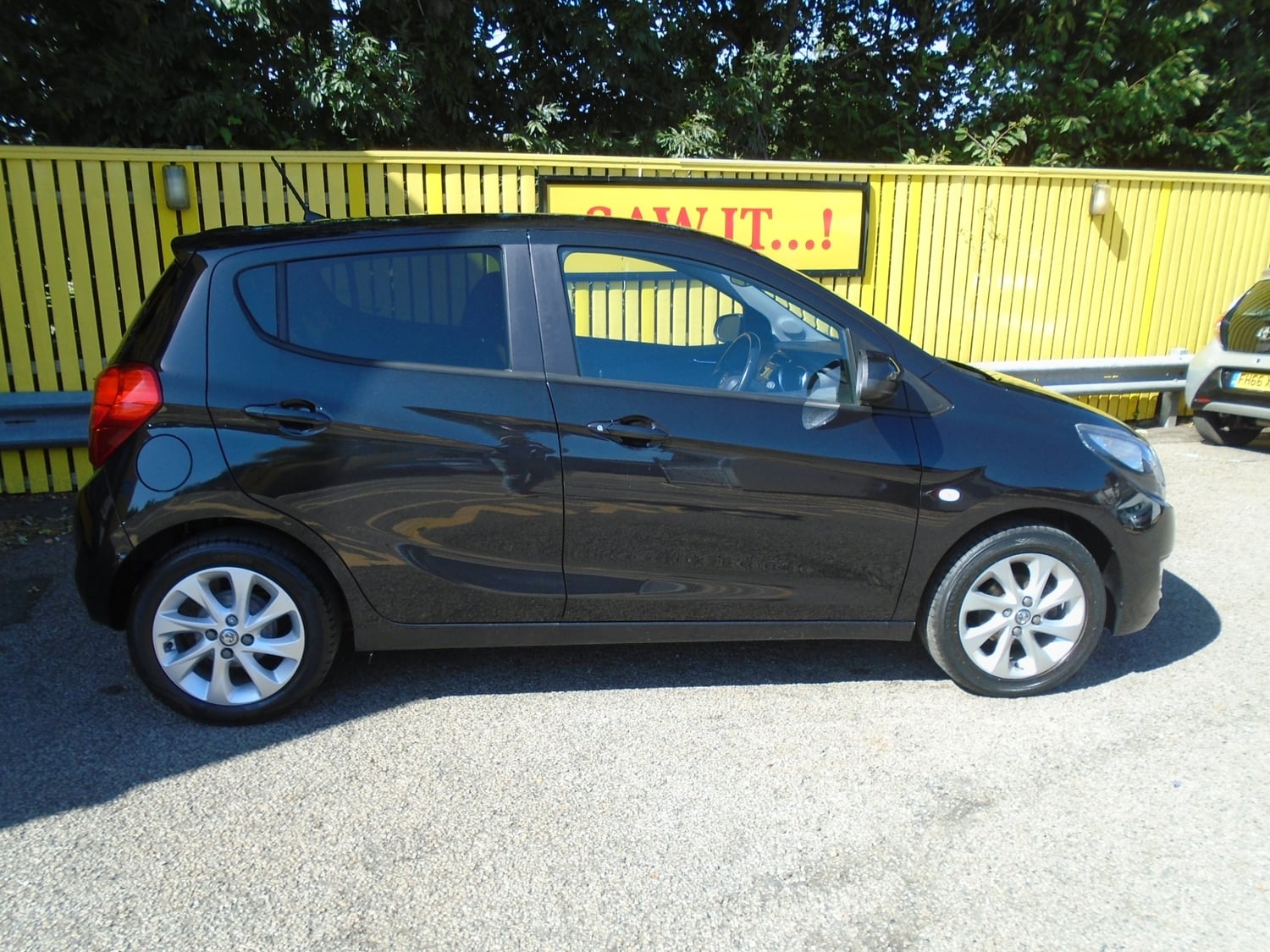 Vauxhall Viva 2016 - Cars in Worthing
