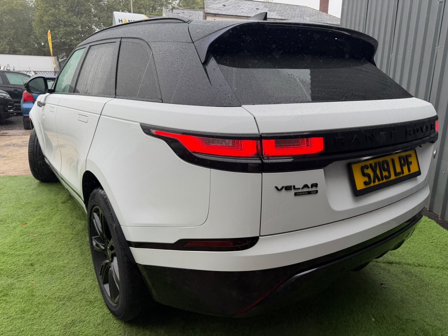 [ berth ]Land Rover Range Rover Velar