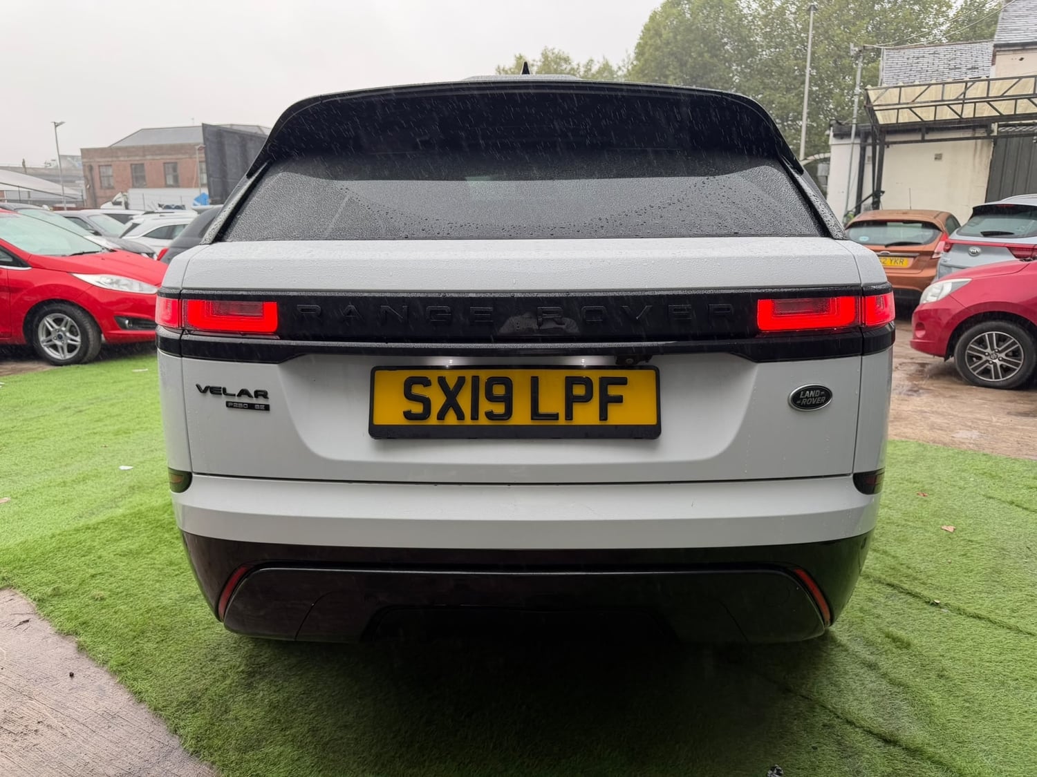 Land Rover Range Rover Velar 2019 - Cars in Oldbury