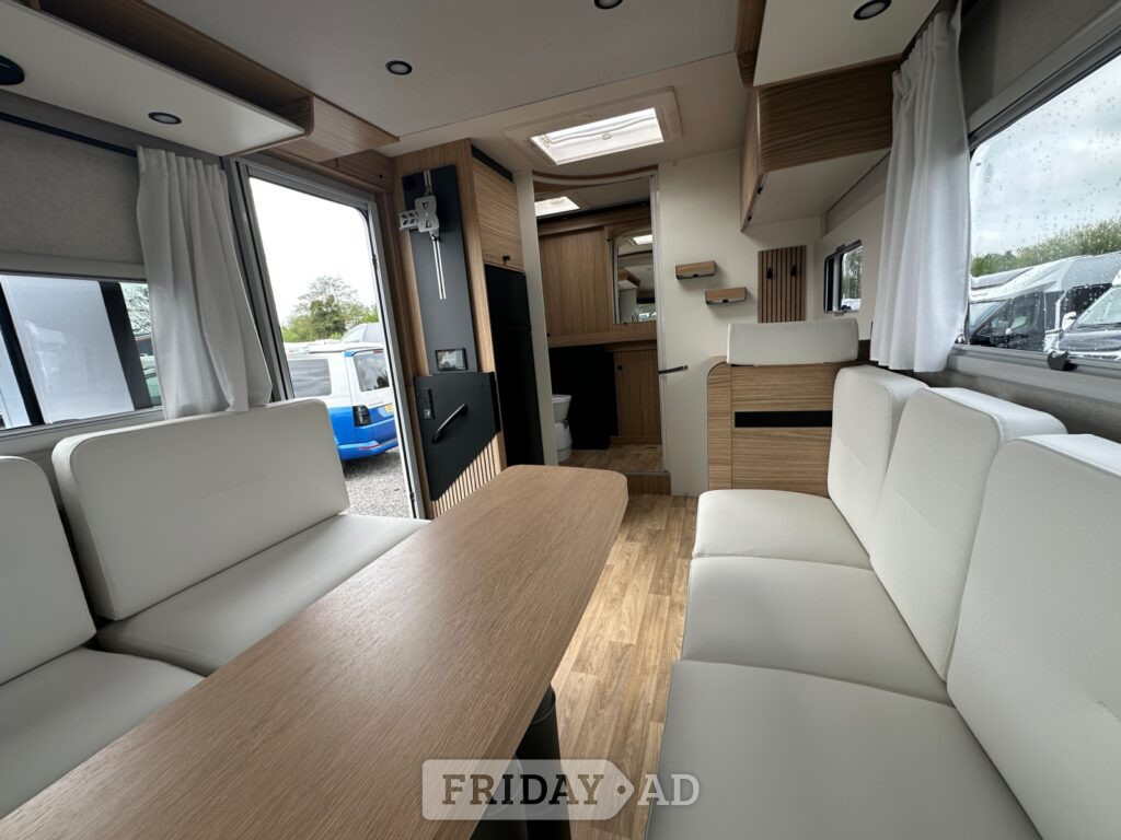 [4 berth ]Pilote Pacific P690D Evidence