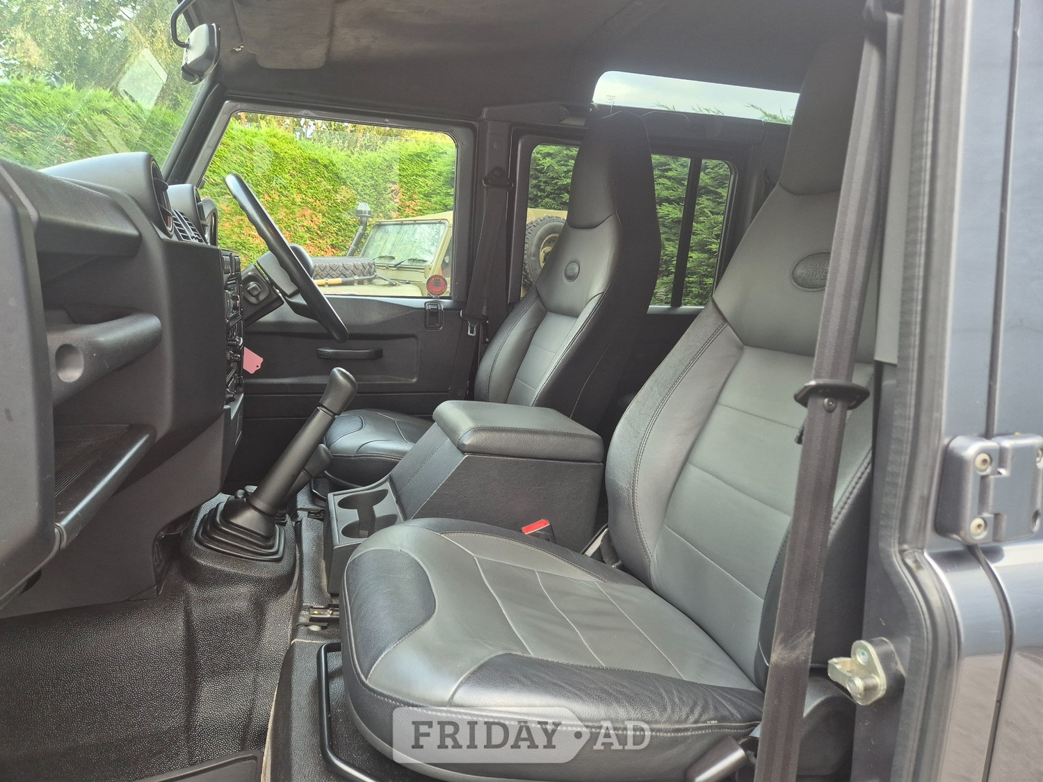[ berth ]Land Rover Defender 110