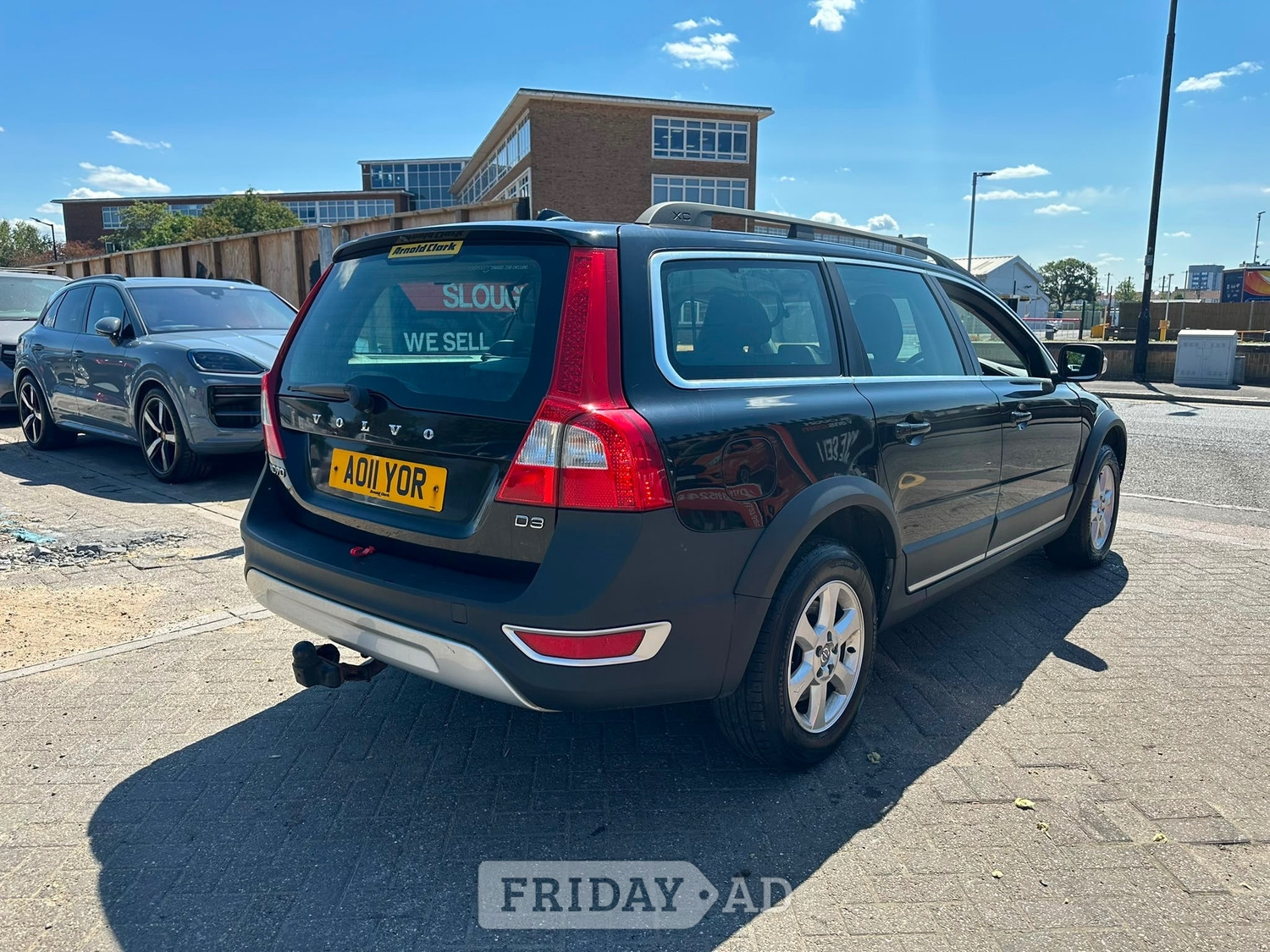 Volvo XC70 2011 - Cars in Slough