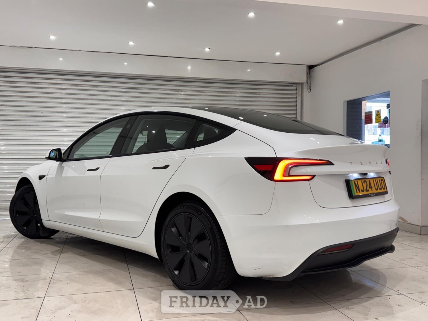 Tesla Model 3 2024 - Cars