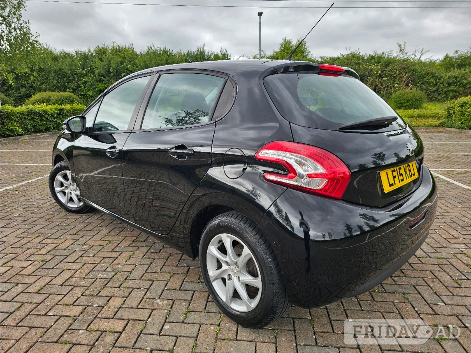 Peugeot 208 2015 - Cars