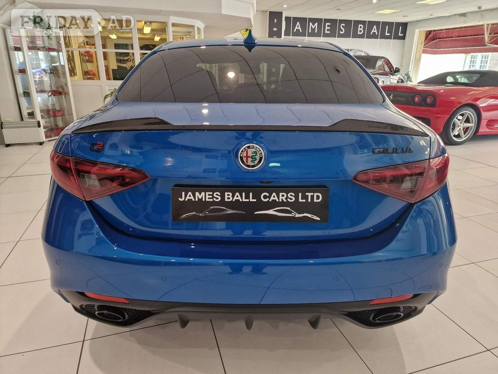 Alfa Romeo Giulia 2022 - Cars