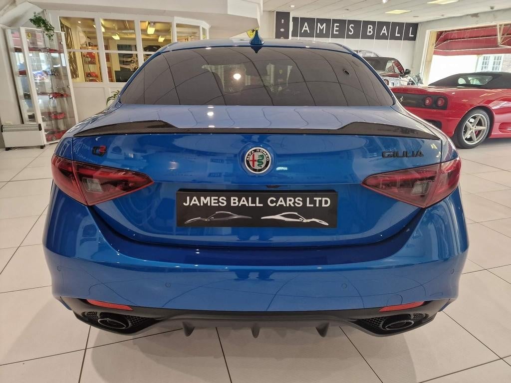Alfa Romeo Giulia 2022 - Cars