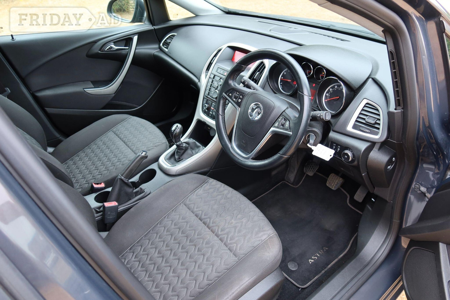 [ berth ]Vauxhall Astra