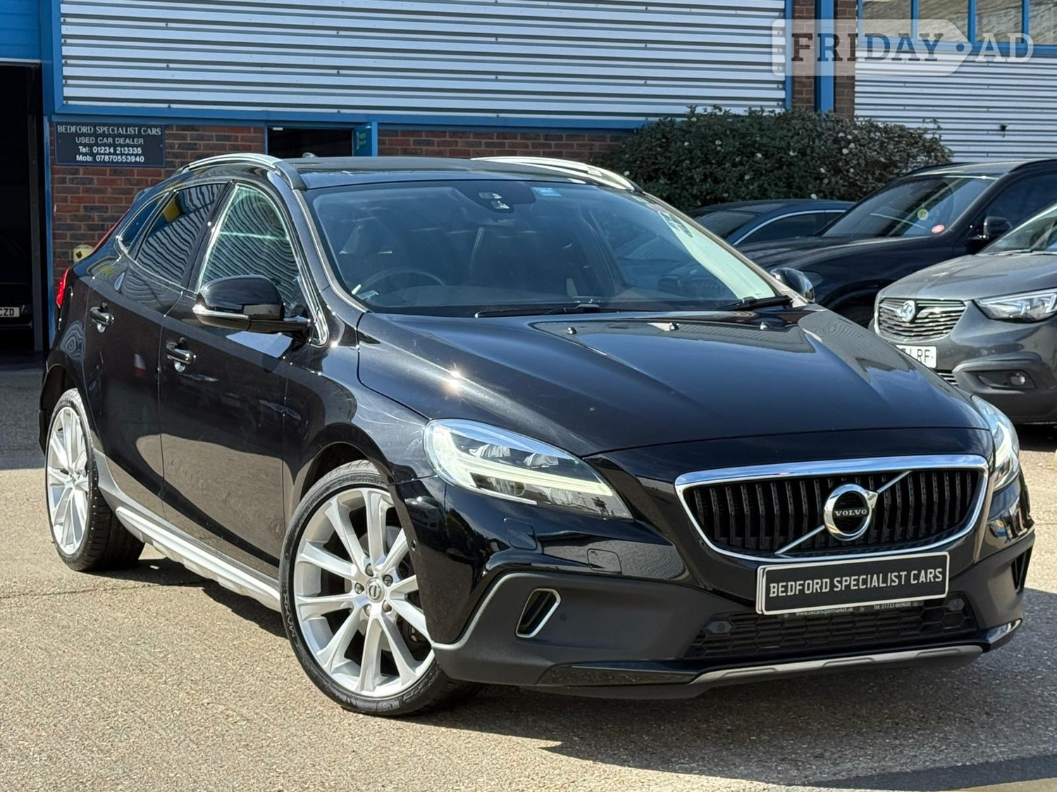 Volvo V40 2017 in Bedford