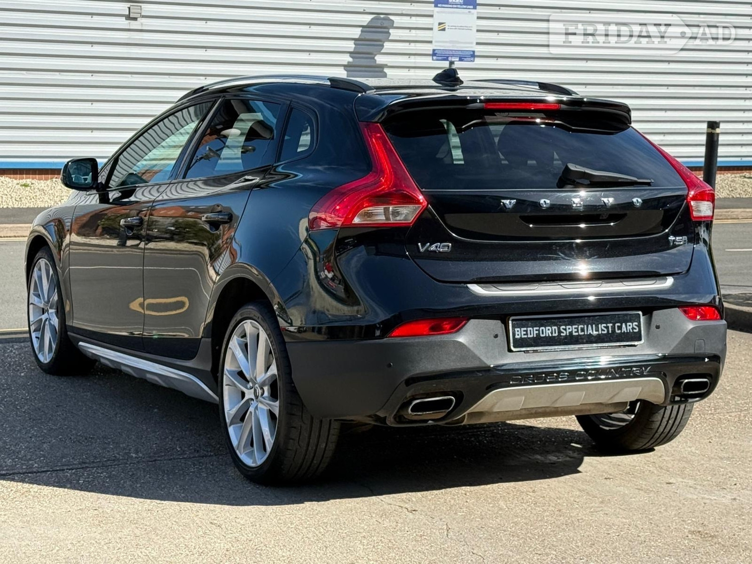 Volvo V40 2017 - Cars in Bedford