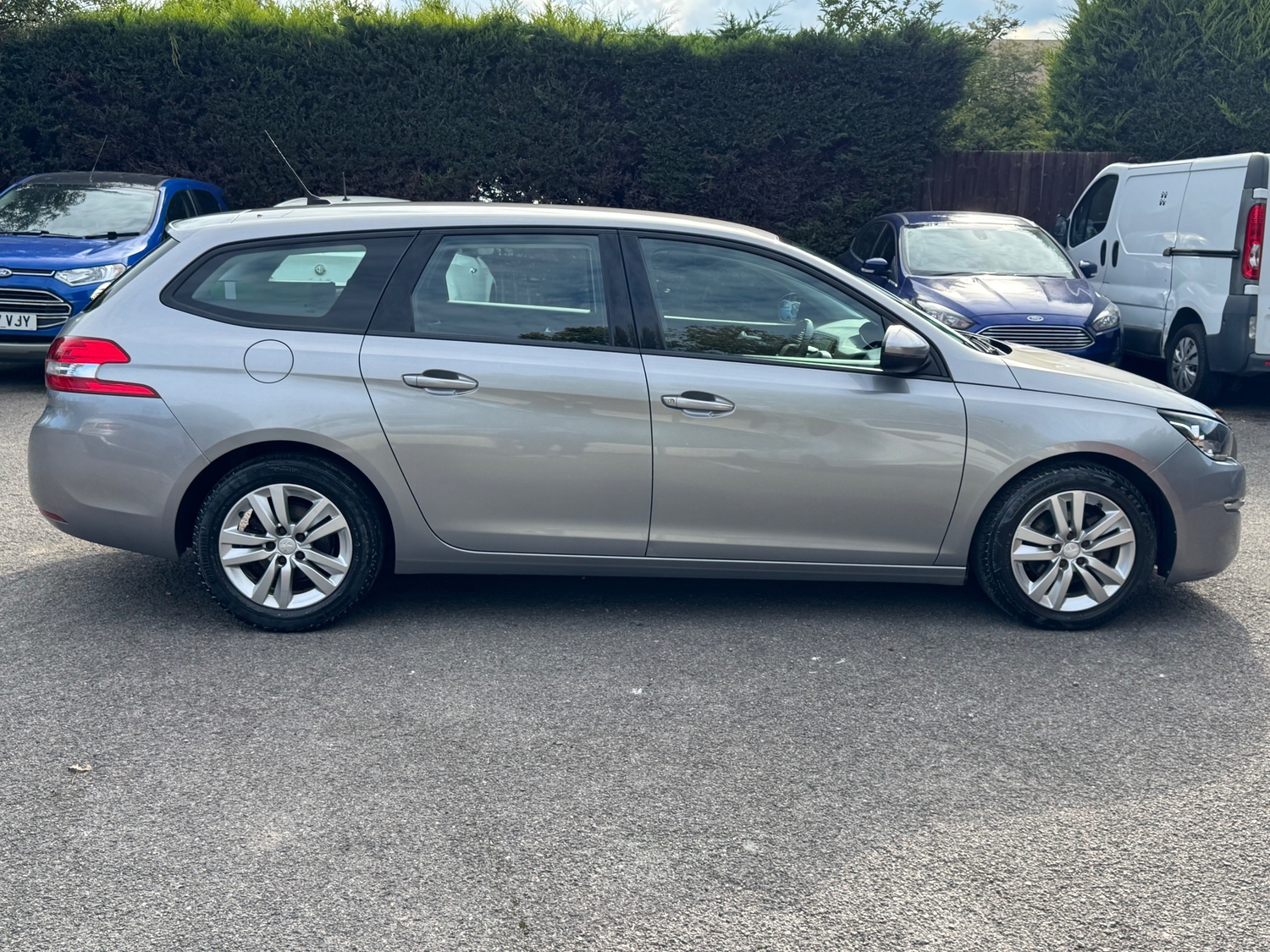 Peugeot 308 SW Slough