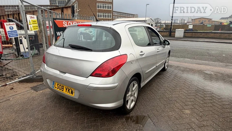 Peugeot 308 2008 - Cars in Slough