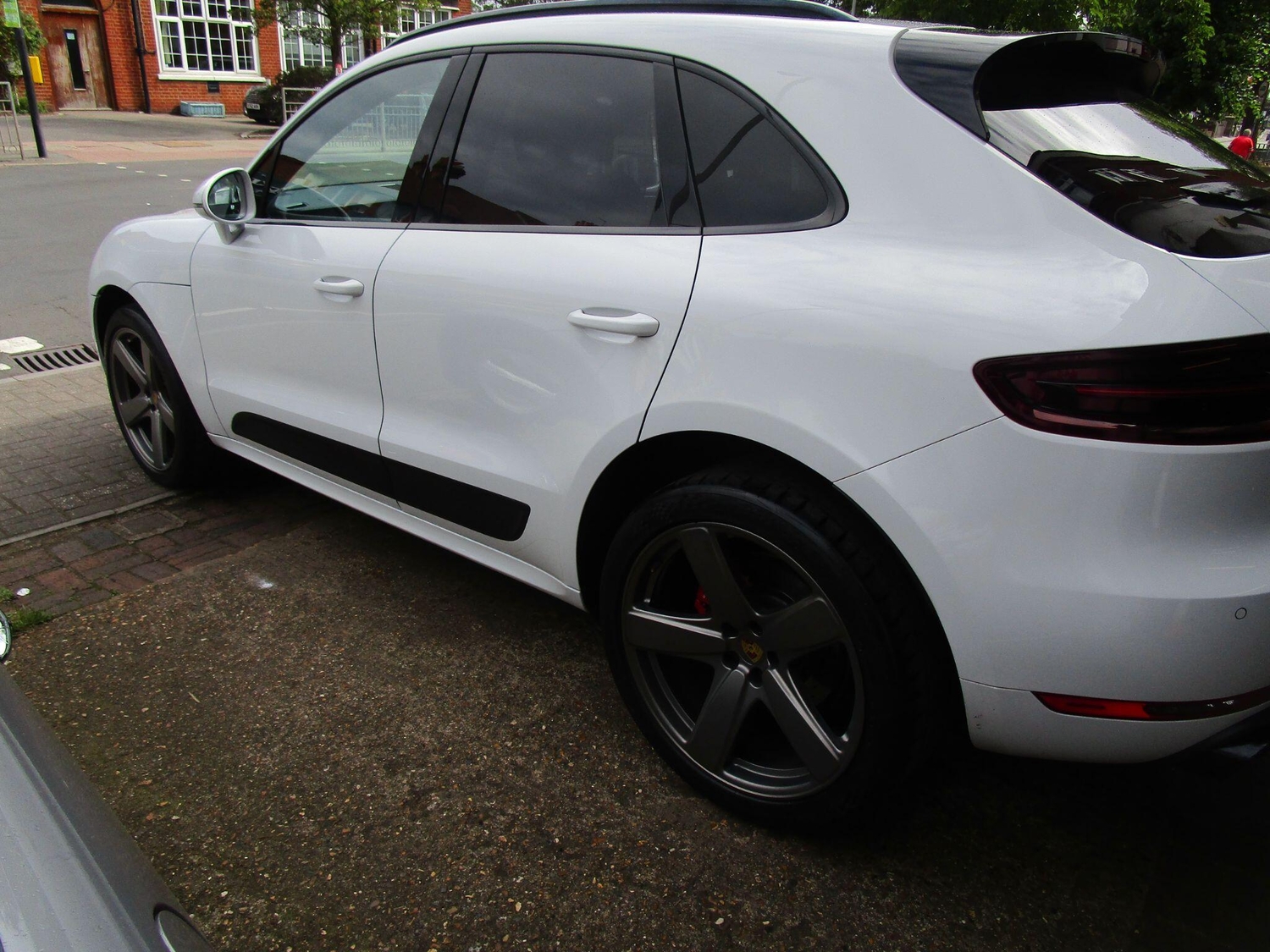 [ berth ]Porsche Macan