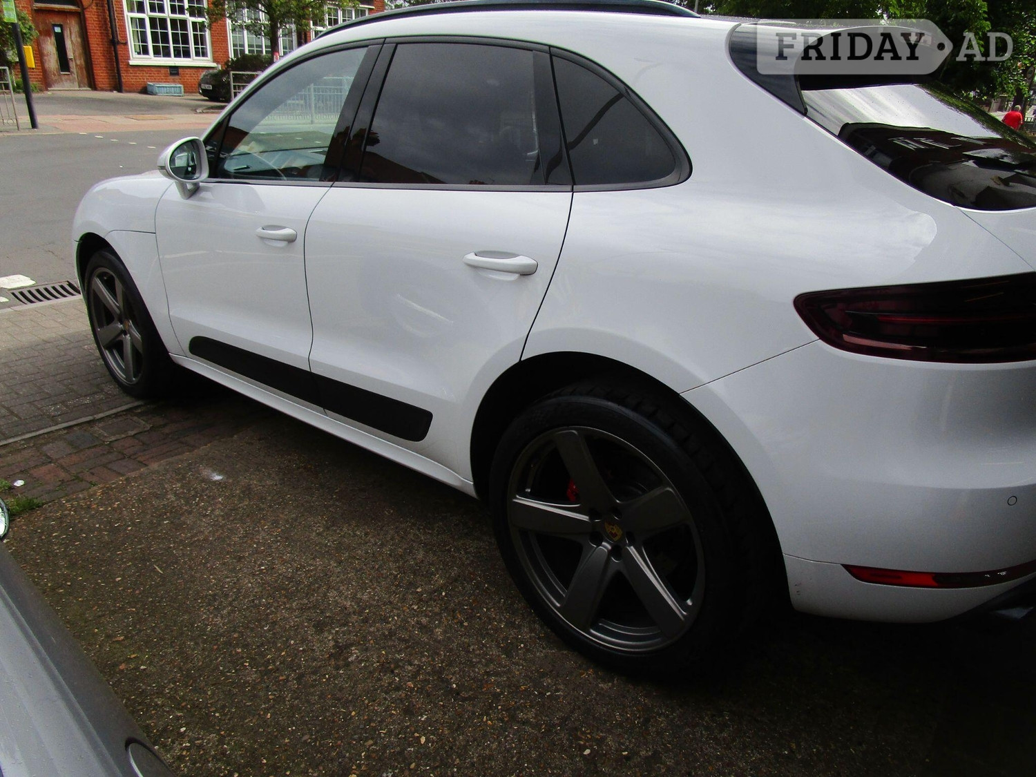 [ berth ]Porsche Macan
