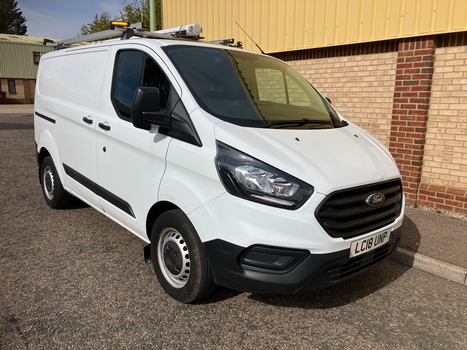 [ berth ]Ford Transit Custom