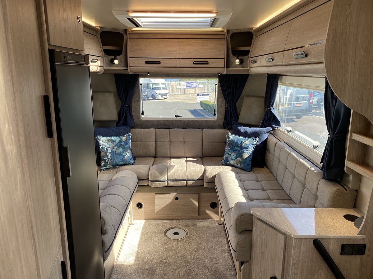 Auto-Sleepers Broadway Broadway EL LXV 2027 for sale - Motorhomes & Caravans