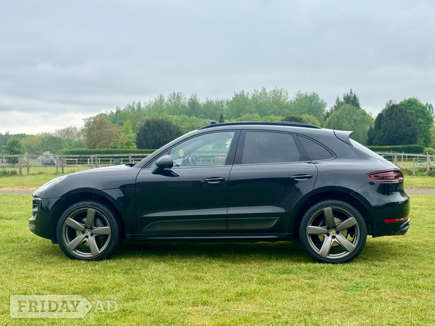 [ berth ]Porsche Macan