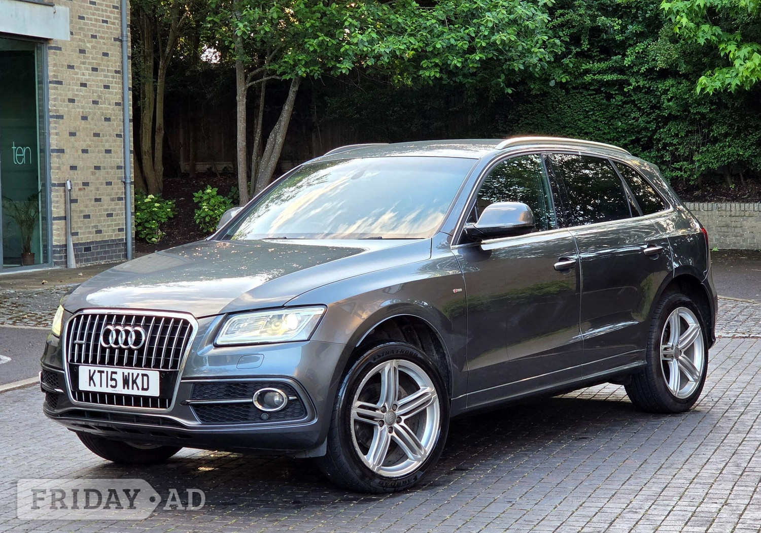 Audi Q5 2015 in Ashford