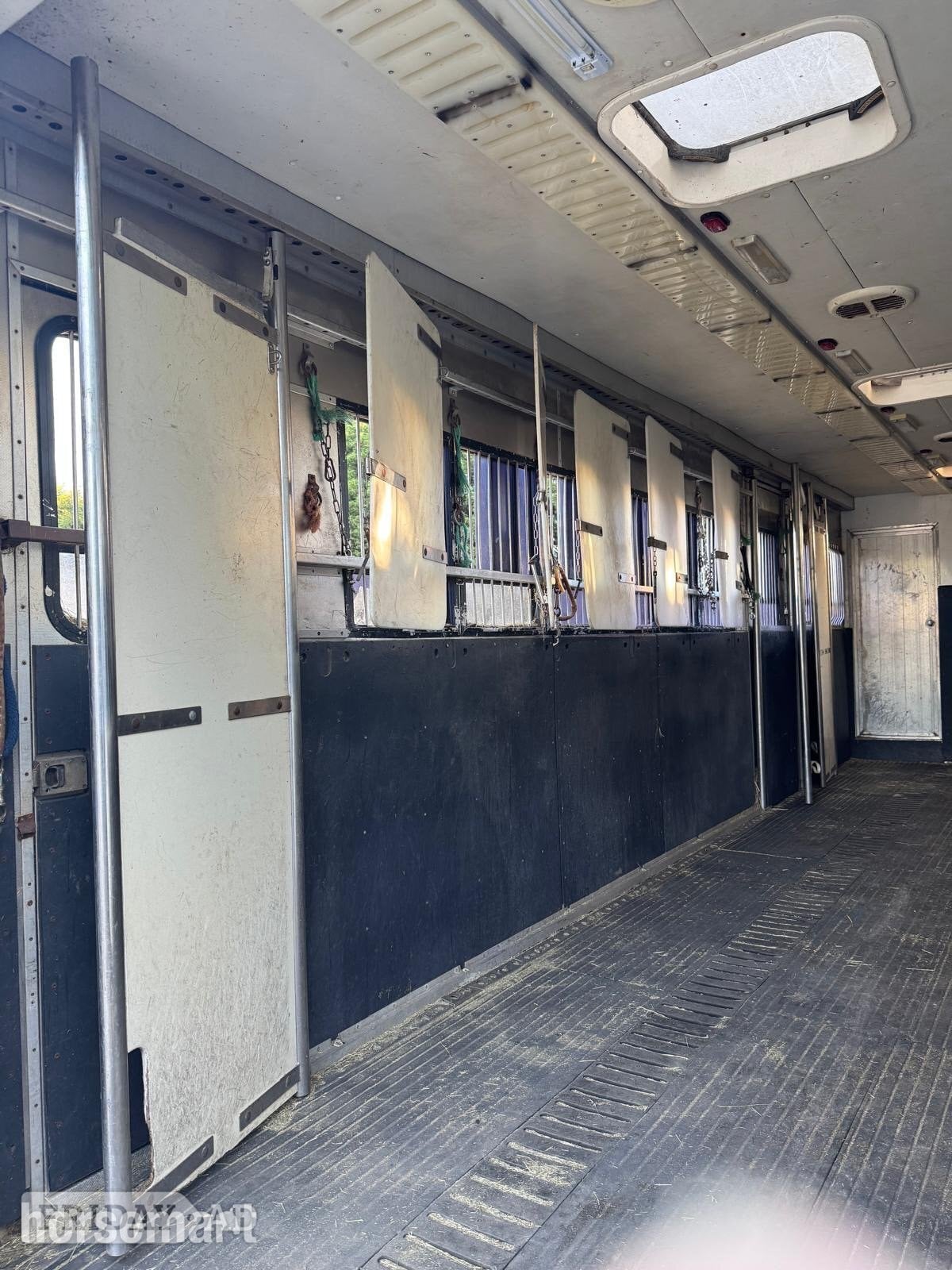 Oakley Supreme Volvo Horsebox - Trailers & Horseboxes in Southwell