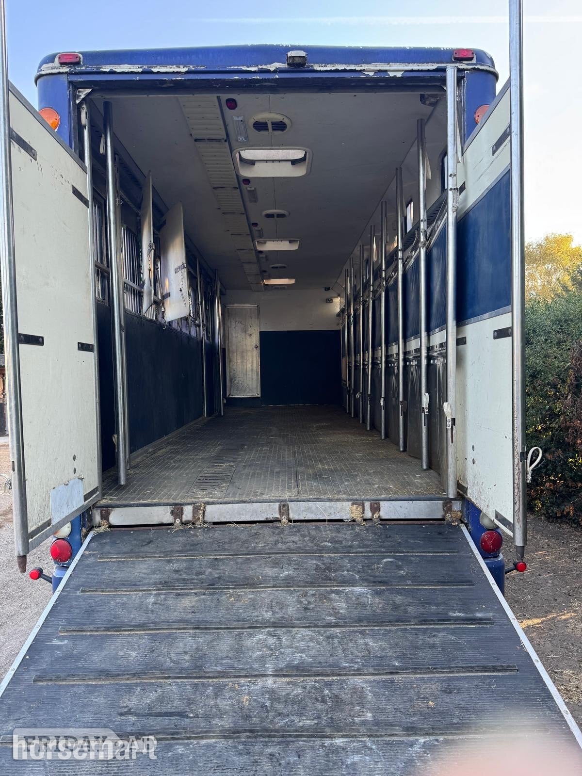 Oakley Supreme Volvo Horsebox - Trailers & Horseboxes