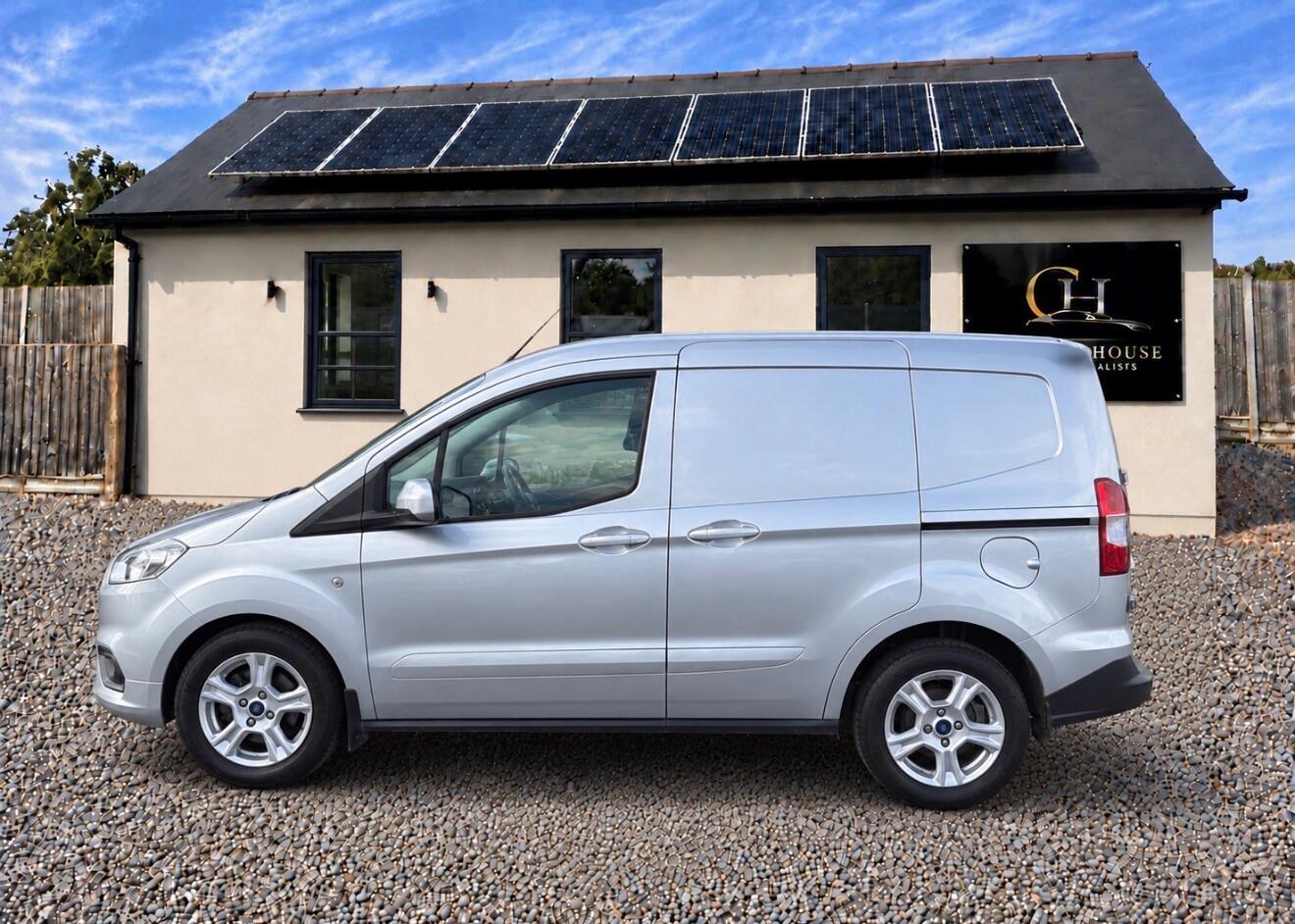 Ford Transit Courier 2022 - Vans & Commercial Vehicles