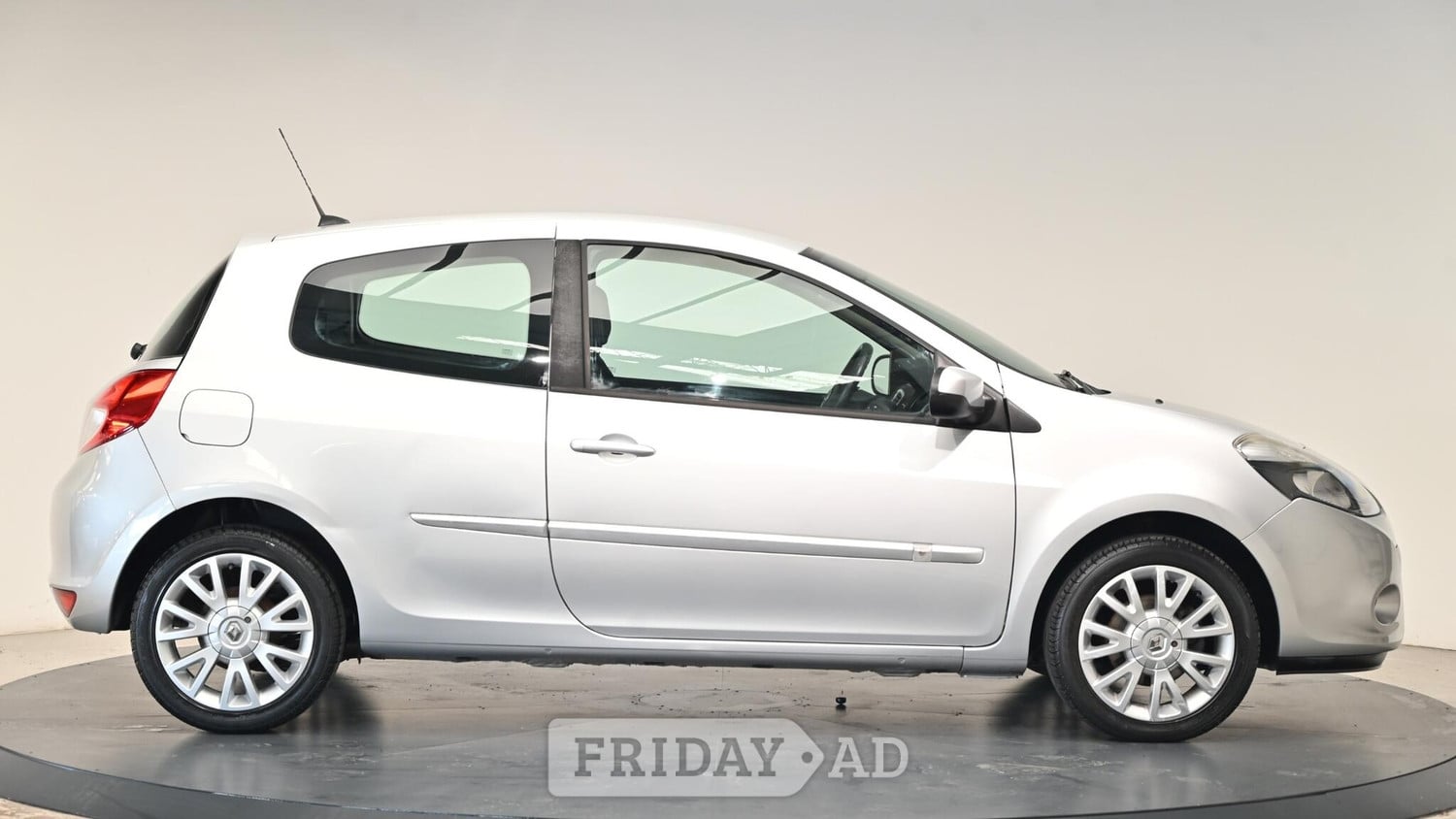 Renault Clio 2010 - Cars in Cullompton