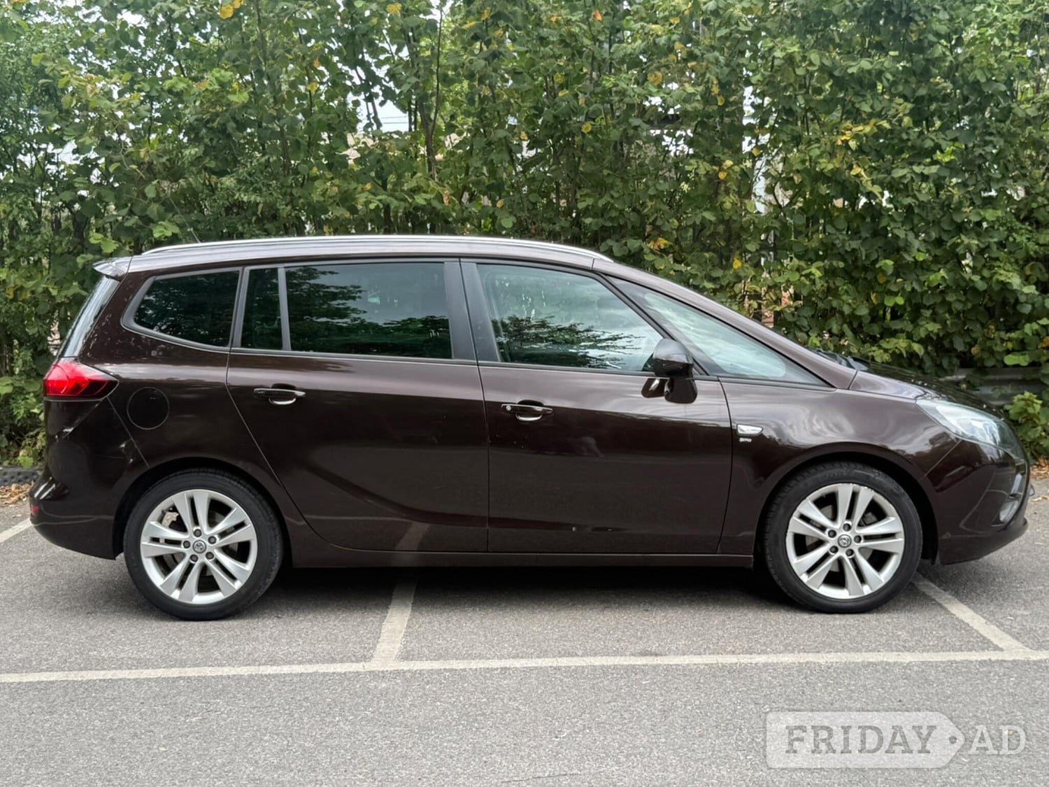 [ berth ]Vauxhall Zafira Tourer