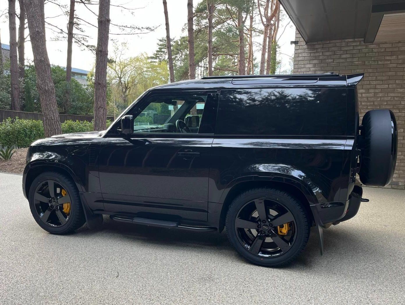 [ berth ]Land Rover Defender 90