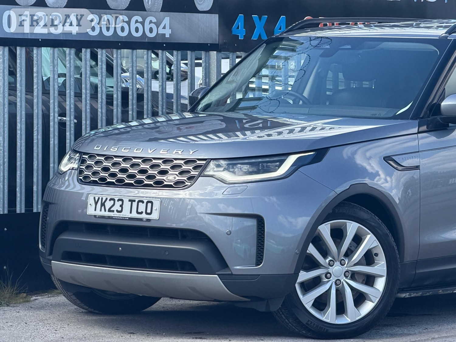 Land Rover Discovery 2023 - Vans & Commercial Vehicles in Bedford