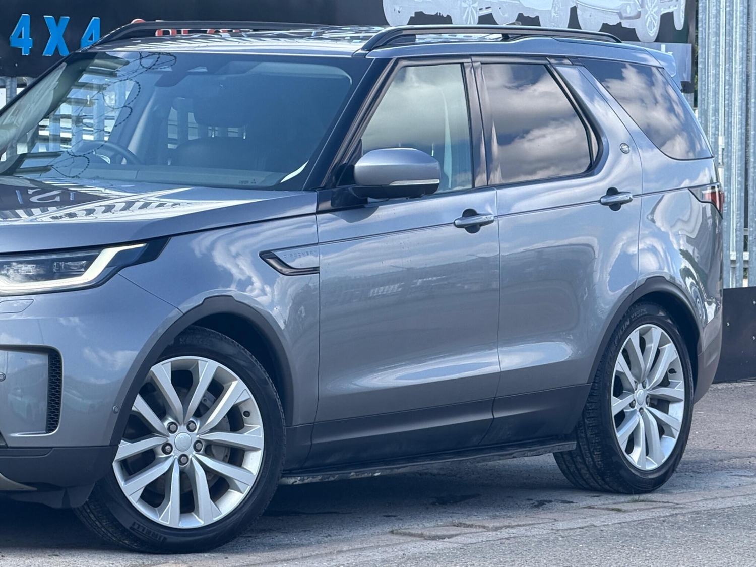 [ berth ]Land Rover Discovery
