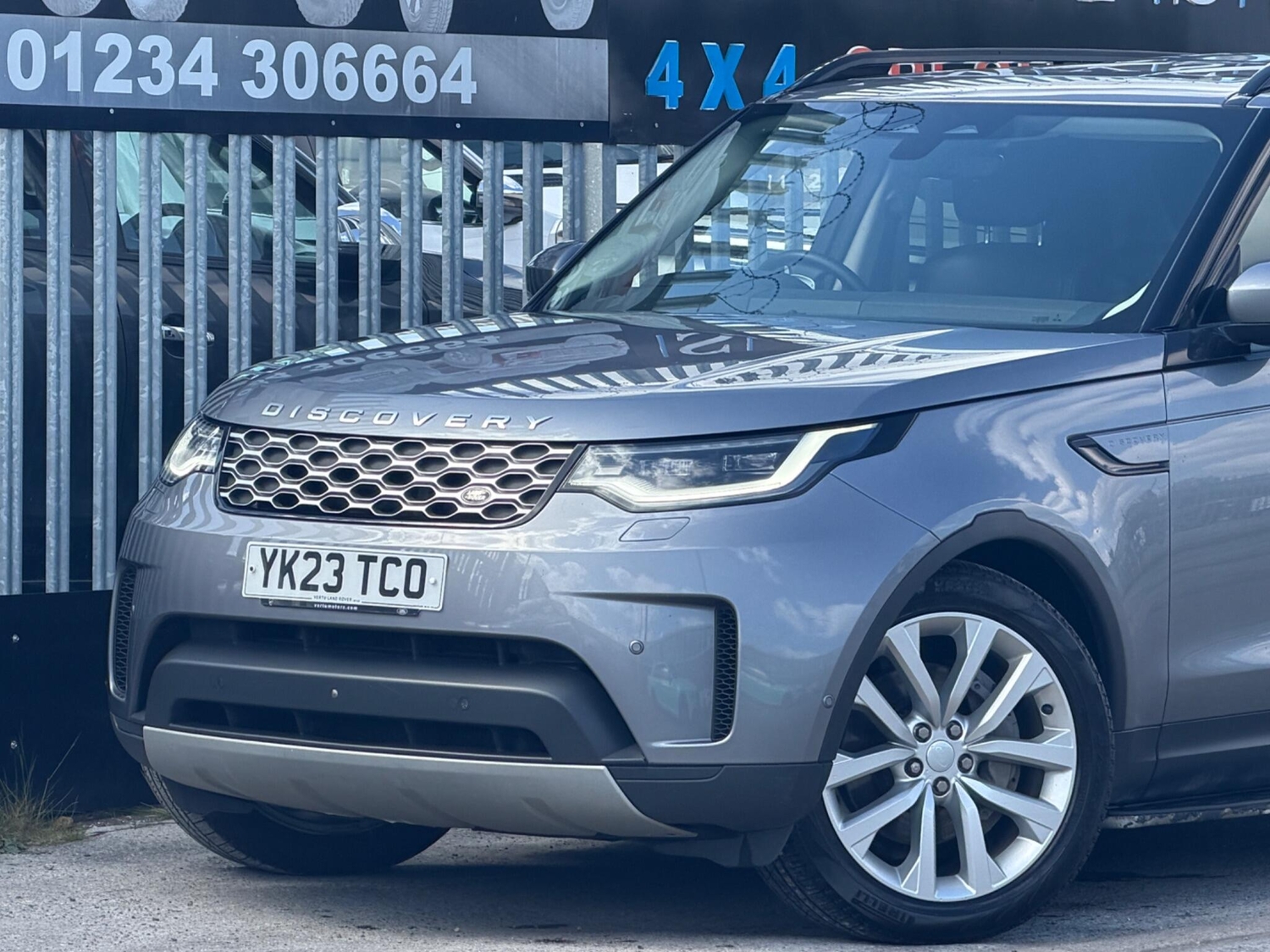 Land Rover Discovery 2023 - Vans & Commercial Vehicles in Bedford