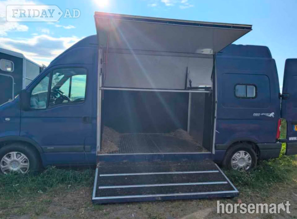 [ berth ]Equi-Sport Movano